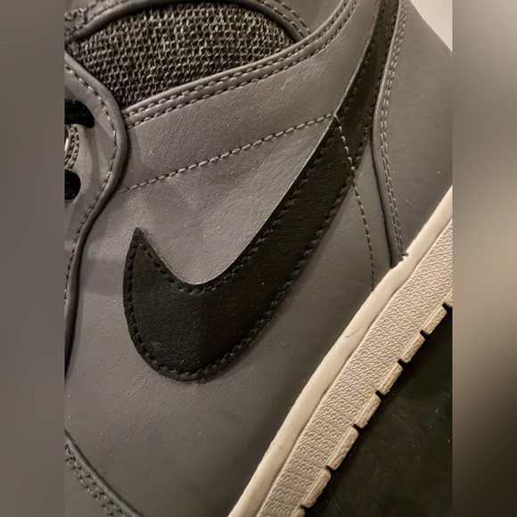 Air Jordan Men's 1 Retro Hugh Top Black and Gray Sneakers - Picture 4 of 16